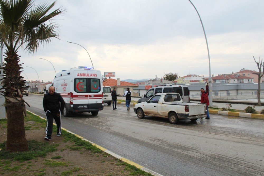 Balıkesir’de İki Motosiklet Çarpıştı: 2 Yaralı