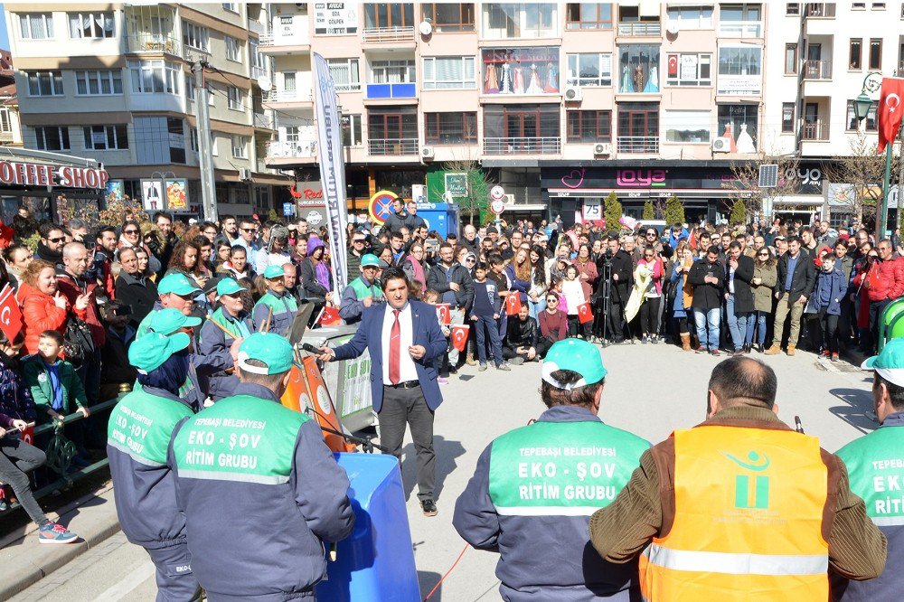 Eskişehir Sokaklarında Eko-şov Ritim Grubundan Müzik Şöleni