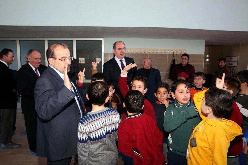 Vali Ustaoğlu: "Öğrencilerimiz Projeyle Havuzla Buluşacak"