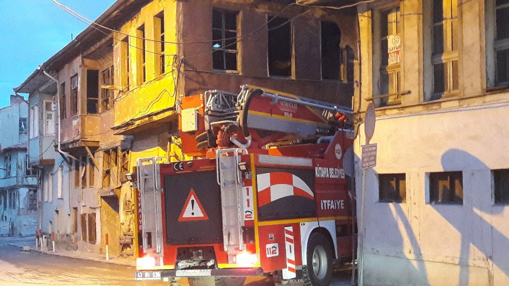 Kütahya’da Metruk Binada Yangın