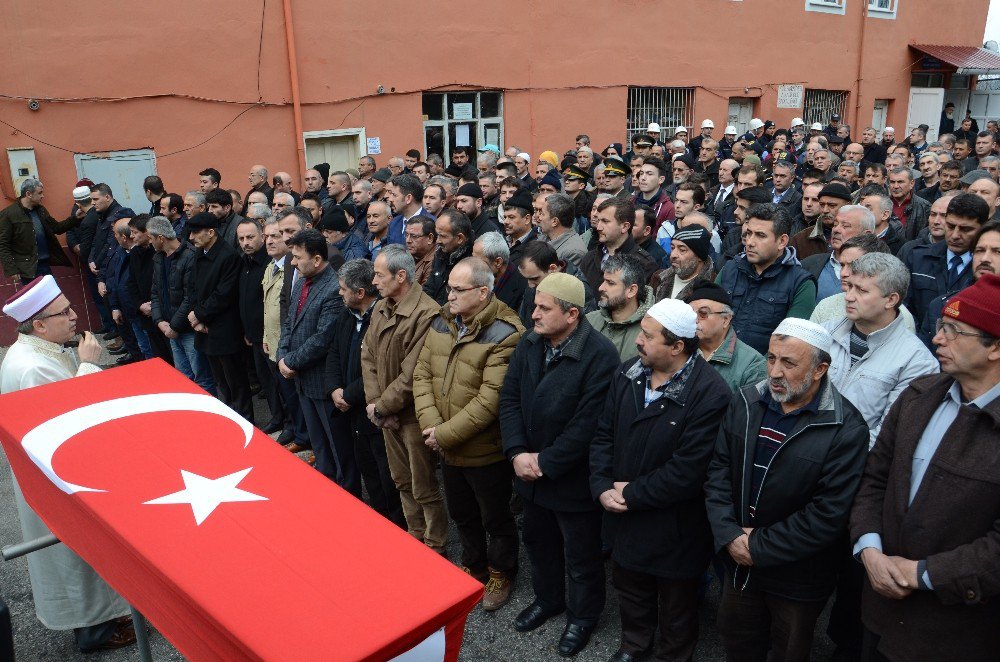 84 Gündür Yaşam Mücadelesi Veren Polis Memuru Son Yolculuğuna Uğurlandı