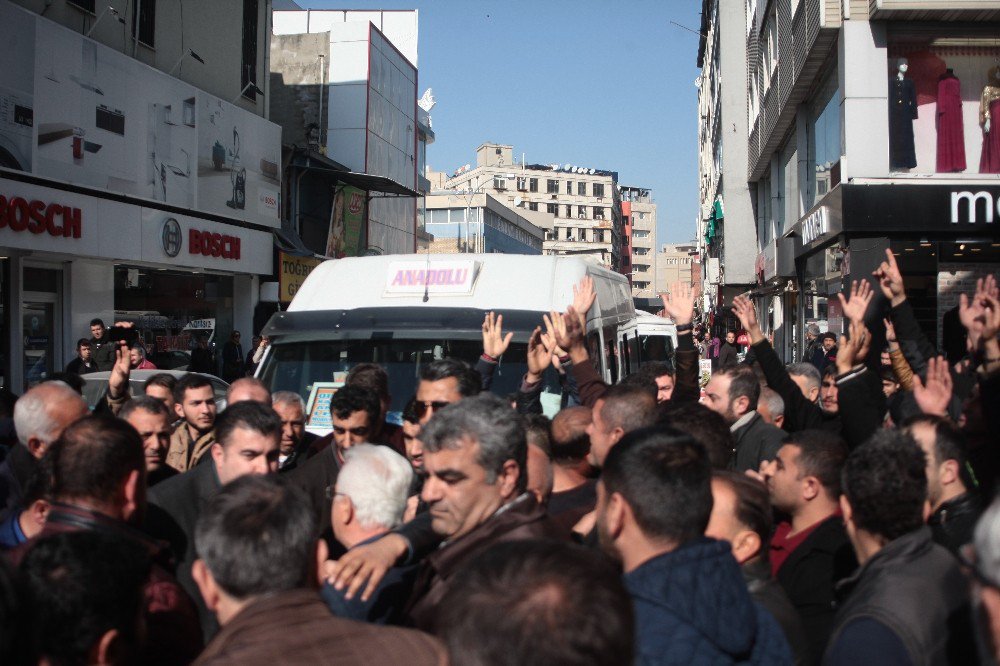 Büyüksaat Esnafı Adana Trafiğini Kilitledi