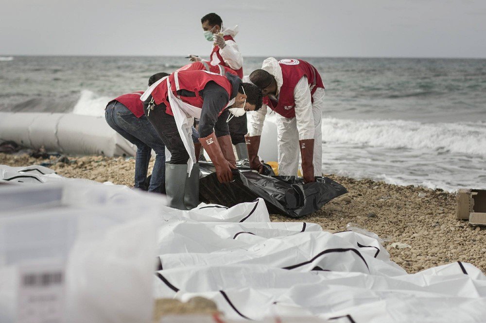 Akdeniz’de Alabora Olan Tekneden 74 Göçmenin Cesedi Libya Sahillerine Vurdu