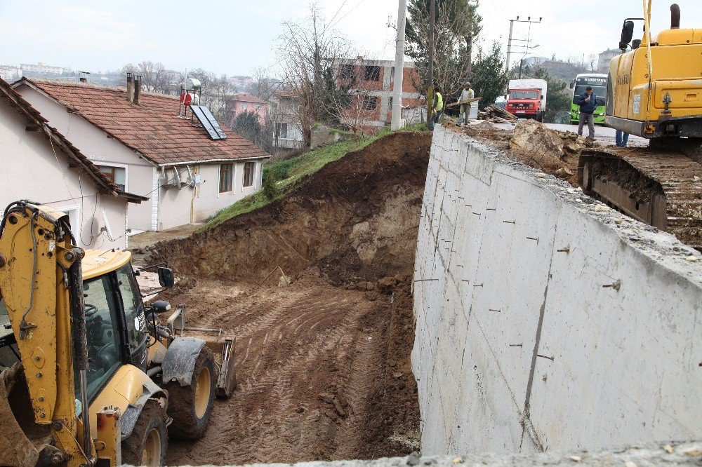 Başiskele’de Duvar Çalışmaları Sürüyor