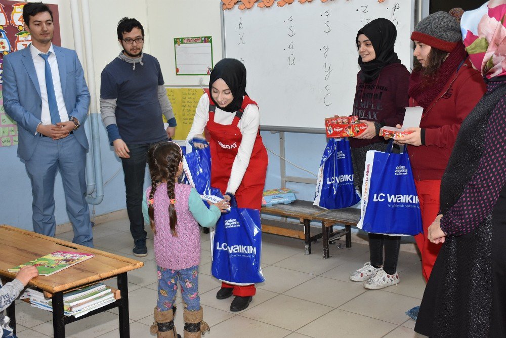 Dursunbey’de Stajer Doktorlar "Hayal Duvarı" Projesini Uyguladı