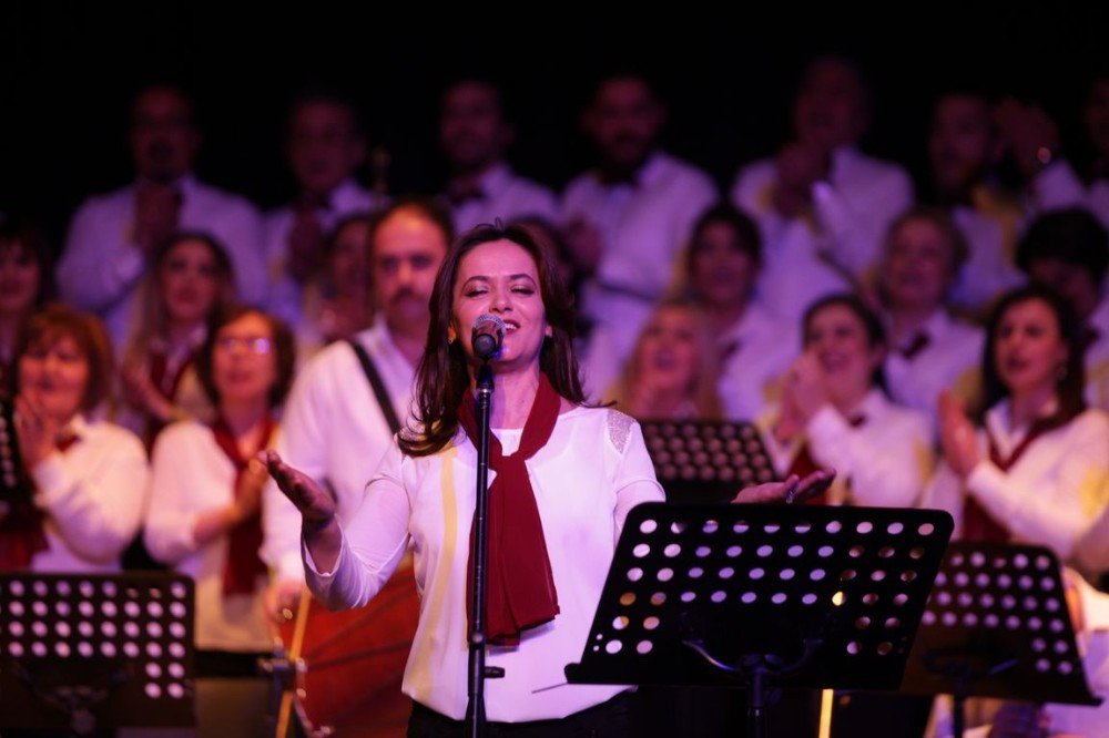 Odunpazarı Belediyesi Türk Halk Müziği Korosu Müzikseverlerle Buluştu