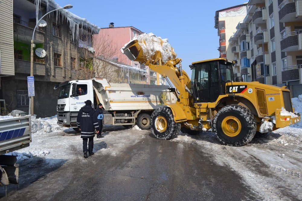 Muş Belediyesinin Kar Mesaisi Devam Ediyor