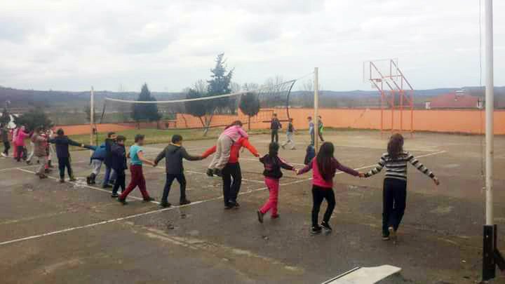 Engelli Öğrencisini Sırtına Alarak Spor Yaptıran Öğretmen Paylaşım Rekoru Kırıyor