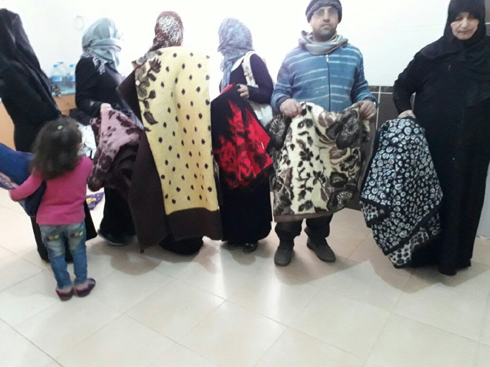 İstanbul’dan Yola Çıkan Yardım Tır, Suriye’deki Yetim Ve Şehit Eşlerine Ulaştı