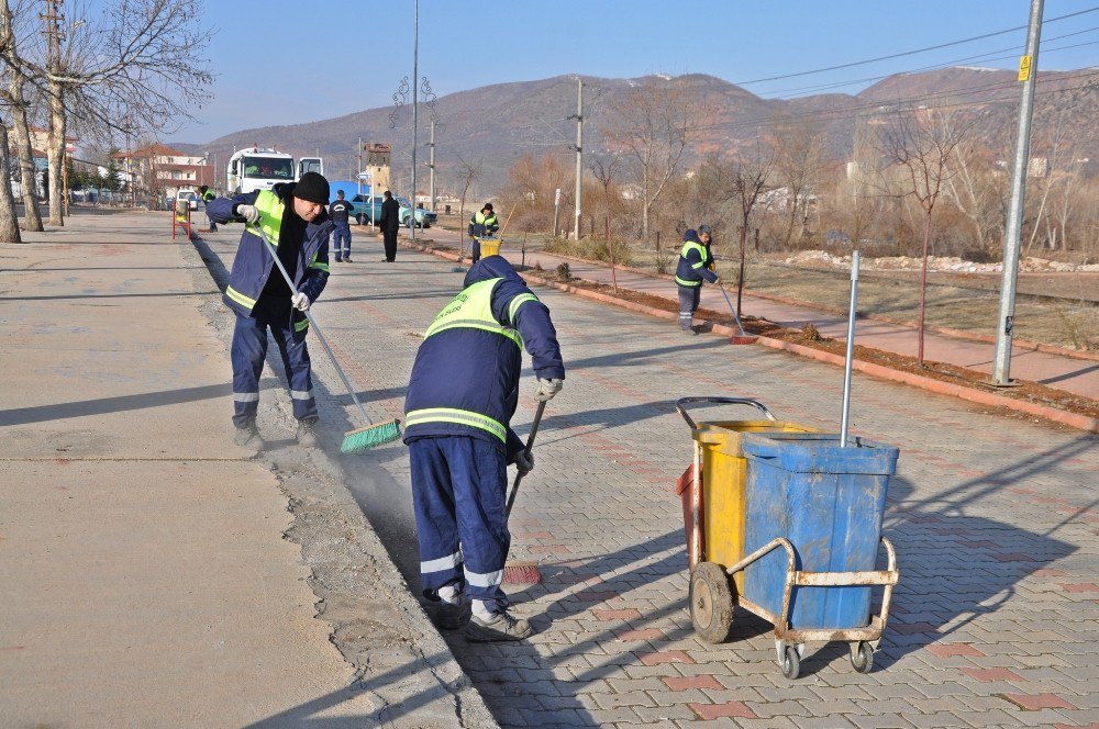 Gölbaşı İlçesinde Çevre Temizliği Seferberliği