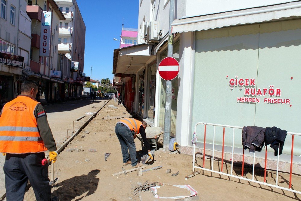 Manavgat Belediyesi’nden Aşağı Pazarcı’ya Kaldırım