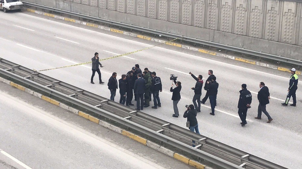 Yol Ortasına Bırakılan Otomobil Polisi Alarma Geçirdi