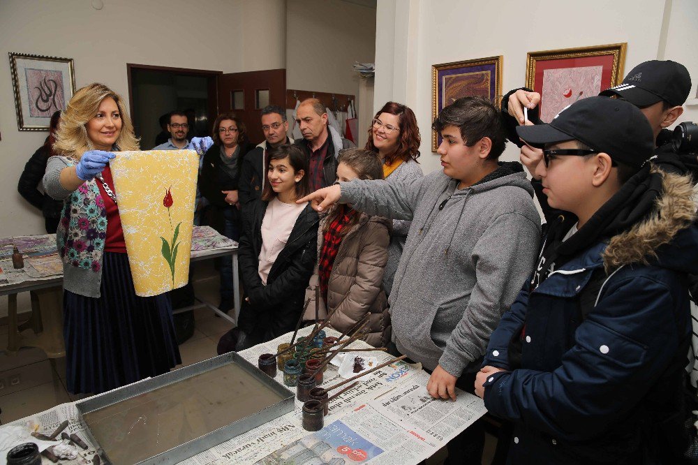 Yabancı Öğrenciler Ebru Atölyesine Katıldı