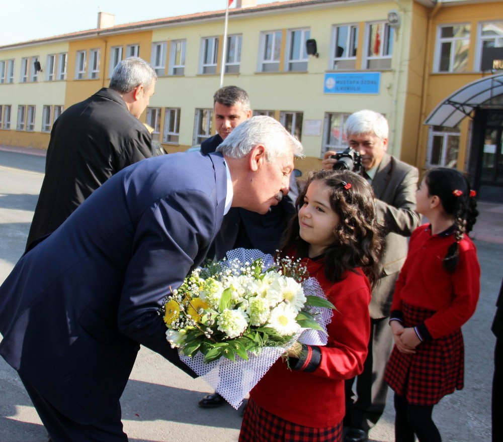 Kayseri’de 104 Bin 590 Öğrenciye Süt Ve Kuru Üzüm Dağıtıldı