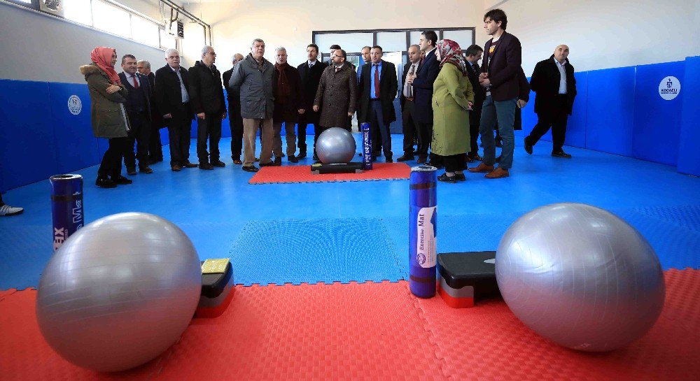 Başkan Karaosmanoğlu, Sarımeşe Spor Salonunu İnceledi