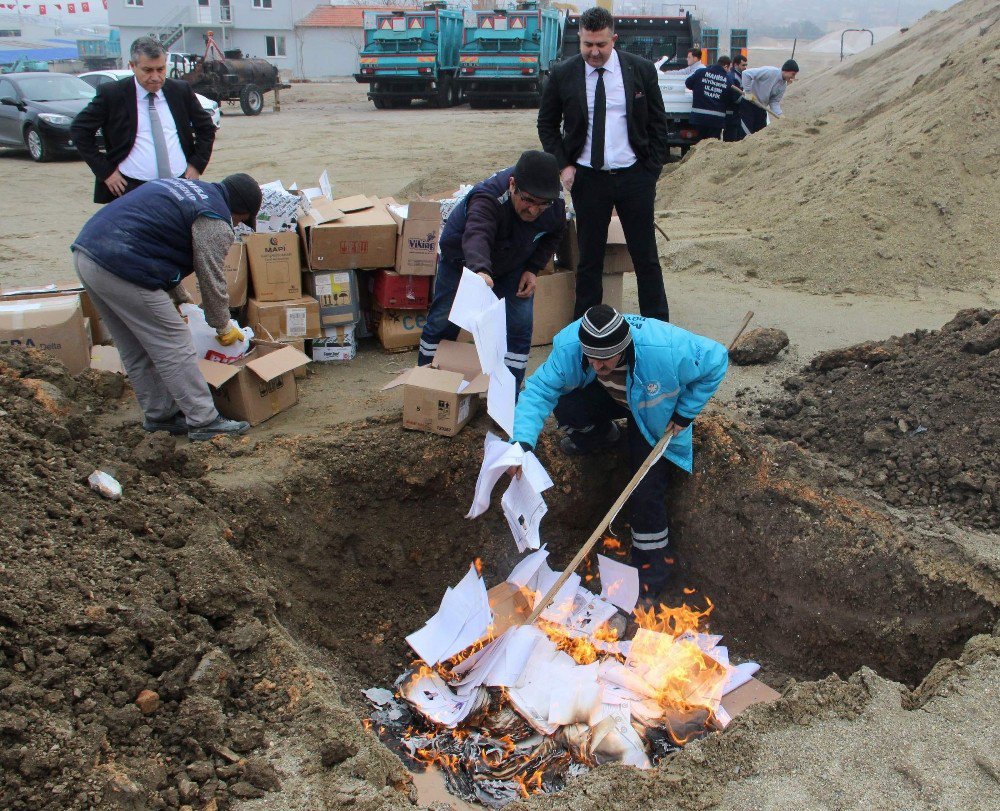 Binlerce Kişinin Kimlik Fotokopisini Yaktılar