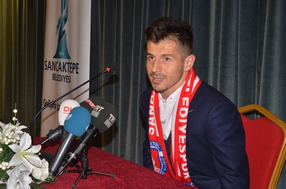 Emre Belözoğlu: "Mukavelem Bittiğinde Futbolu Bırakmış Olurum"