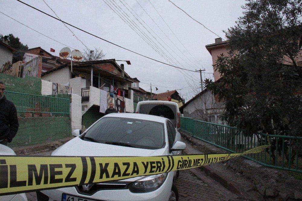 Aranan Şahıs, Polisin Kendisine Saldıran Köpeğe Açtığı Ateş Sonucu Seken Kurşunla Yaralandı