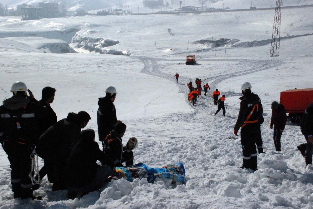 Bitlis’te Gerçeği Aratmayan Çığ Tatbikatı