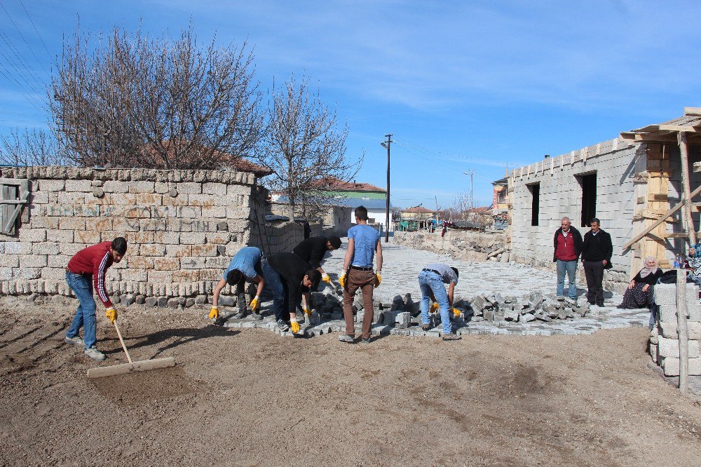 Develi’de Köylerde Parke Çalışmaları Devam Ediyor