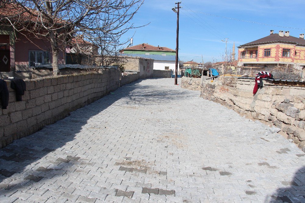 Develi’de Köylerde Parke Çalışmaları Devam Ediyor