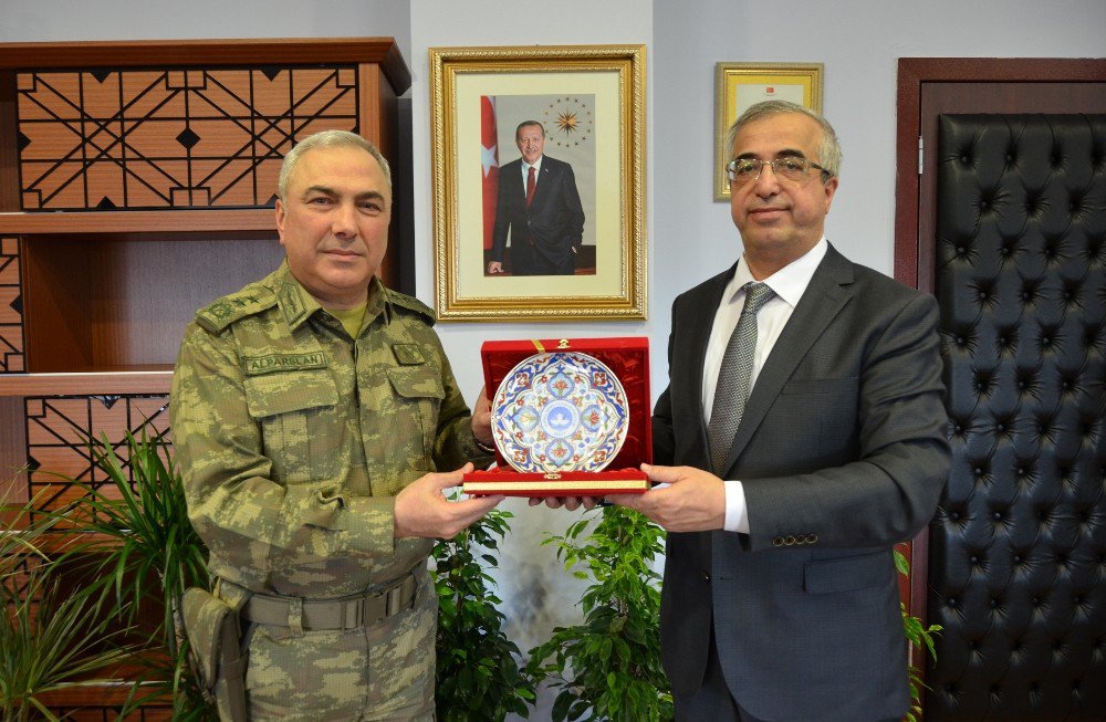 Tümgeneral Alparslan’dan Rektör Şengörür’e Ziyaret