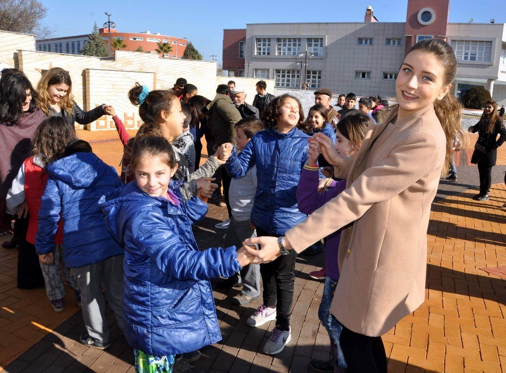 ‘Bir Yumak Mutluluk’ Roman Çocukları Isıttı