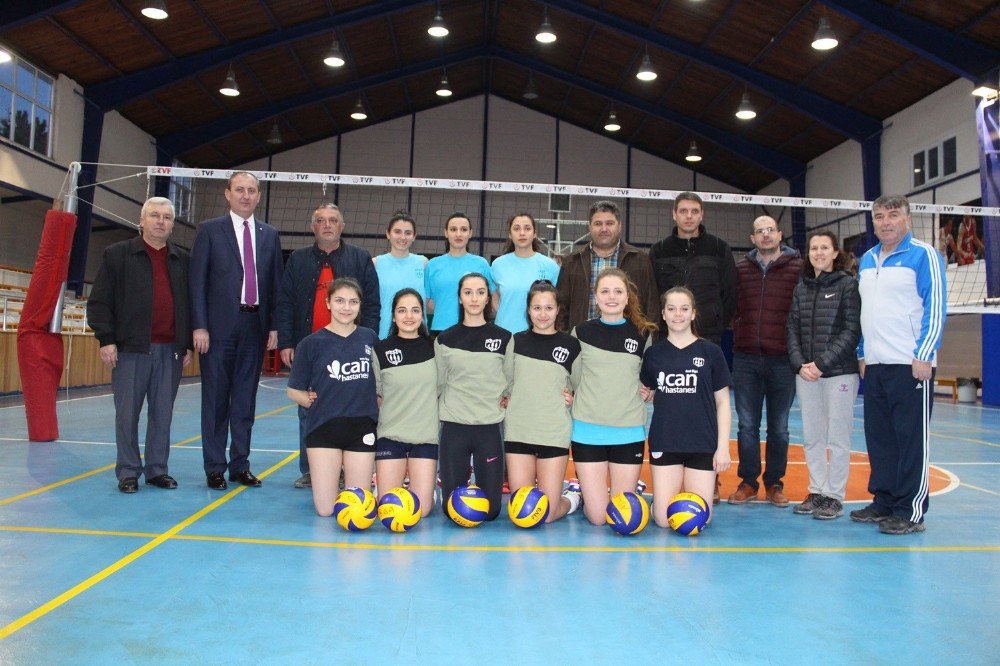 Başkan Işık’tan Voleybol Takımına Destek