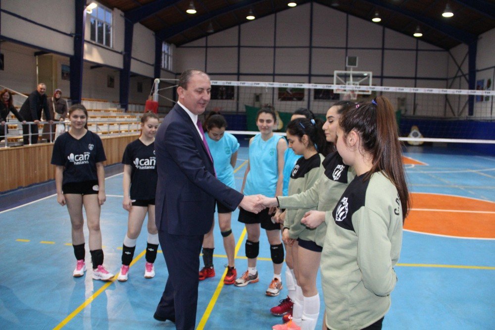 Başkan Işık’tan Voleybol Takımına Destek