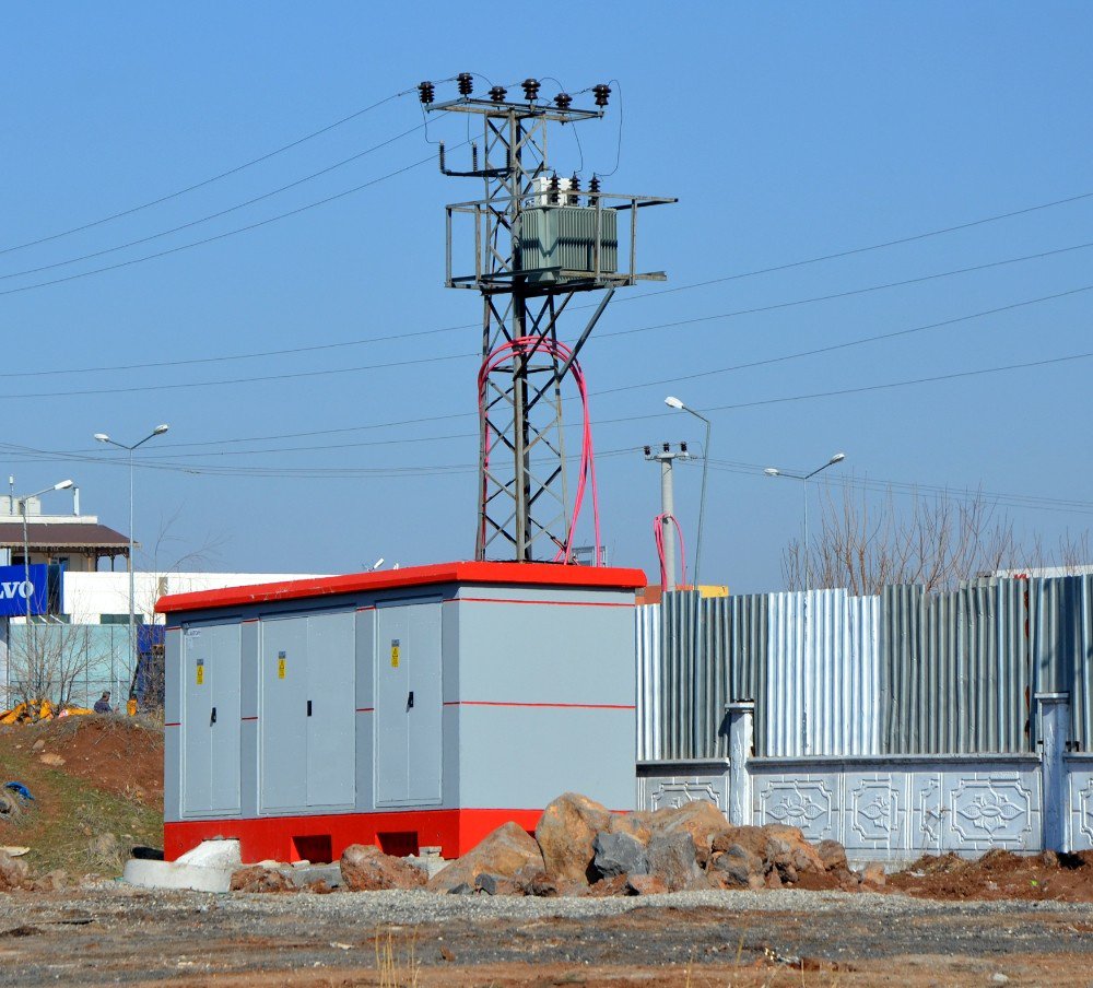 Dicle Elektrik 30 Yıllık Şebekeyi Yeniledi