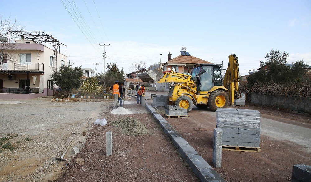 Döşemealtı Yalınlı Mahallesi Yolu Güzelleşiyor