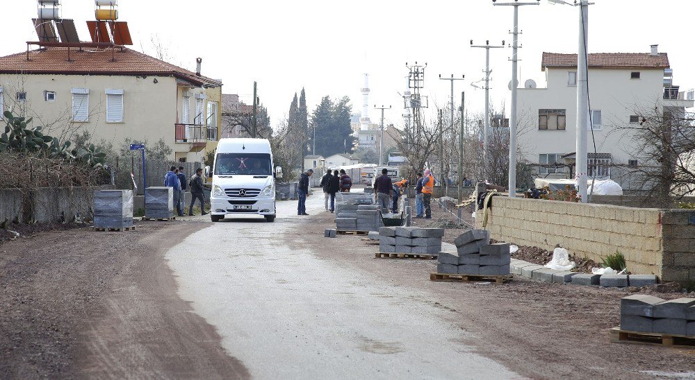 Döşemealtı Yalınlı Mahallesi Yolu Güzelleşiyor