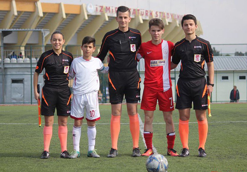 Bayraklı Belediyespor Finalde