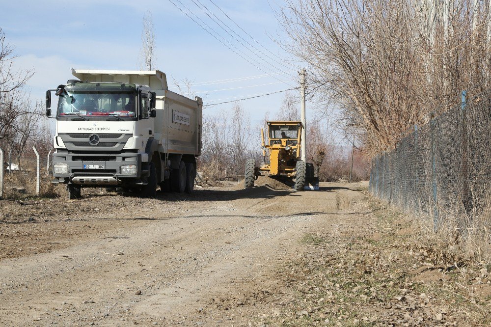 Battalgazi Belediyesi Yol Yapım Çalışmalarını Aralıksız Sürdürüyor