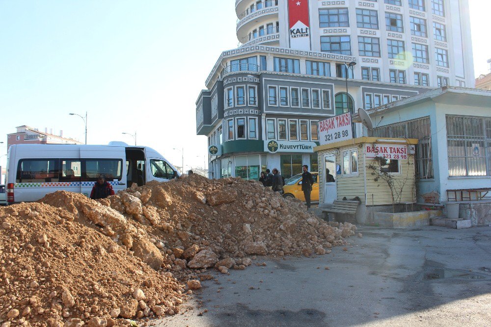 Köy Garajının Taşınmasını Protesto Ettiler