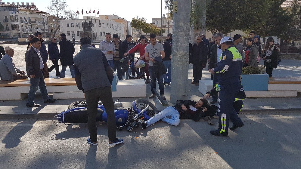 Motosiklet Sürücüsünü Başındaki Kask Kurtardı