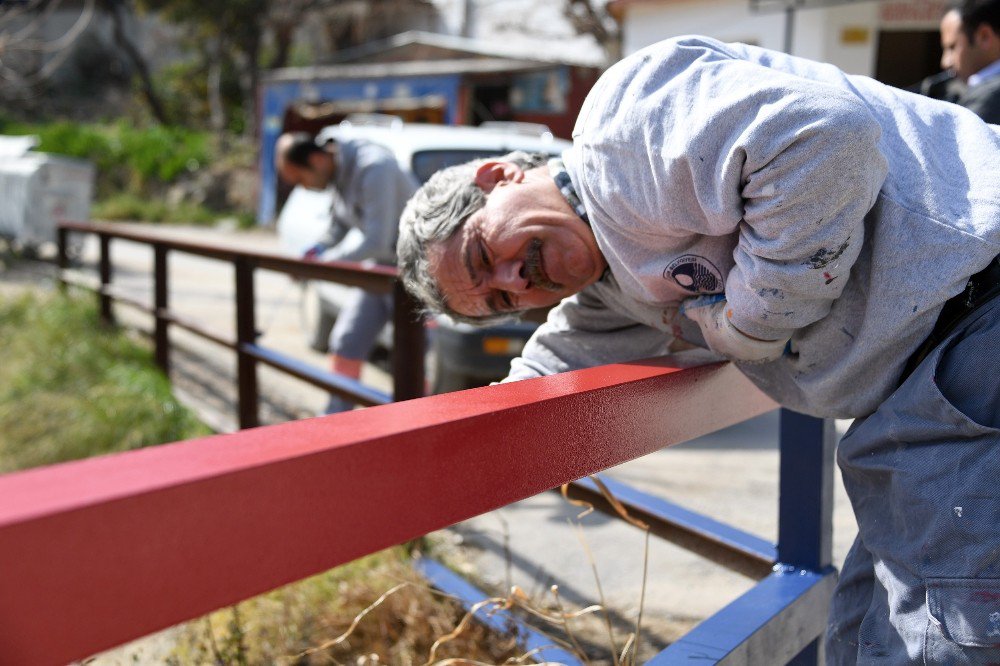 Büyükşehir Belediyesi, Mersin İdmanyurdu’nun Renklerini Mahallelere Nakşediyor