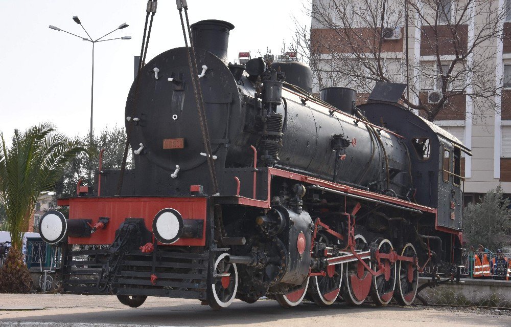 Nazilli’de Kara Tren Hangara Geldi