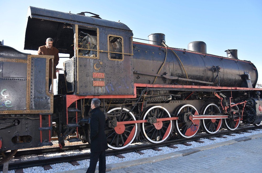 Nazilli’de Kara Tren Hangara Geldi