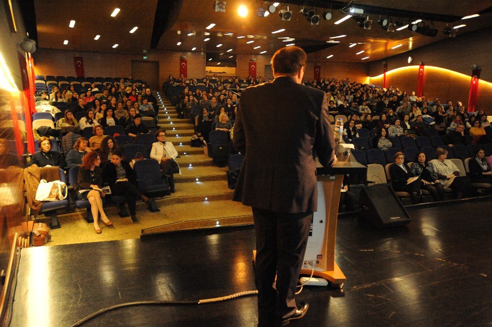 Prof. Dr. Ayhan Aydın İstanbul’da Kolej Öğretmenleriyle Buluştu