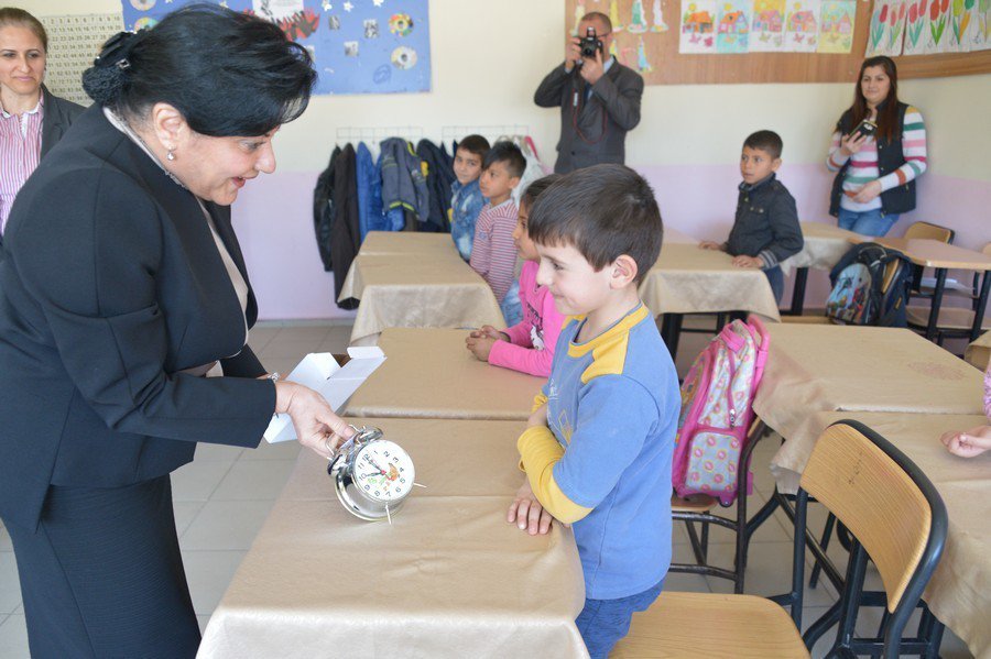 Öğrencilere "Çalar Saat" Hediyesi