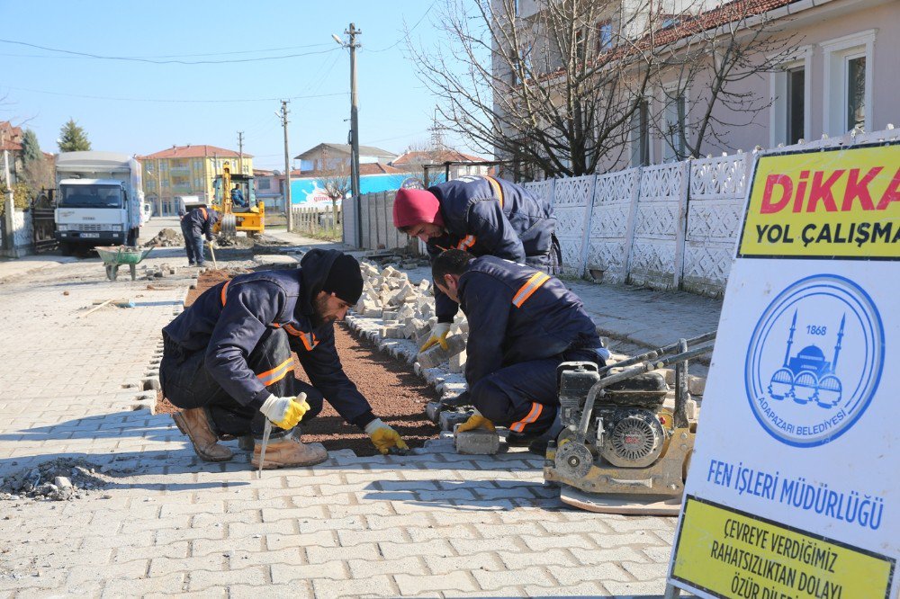 Adapazarı’nda Yollarda Bakım Ve Onarım Çalışmaları Sürüyor