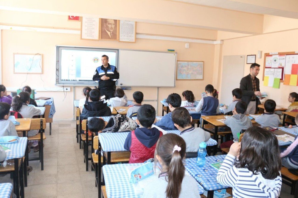 Gölbaşında 8.sınıf Öğrencilerine Polis Mesleği Tanıtılıyor