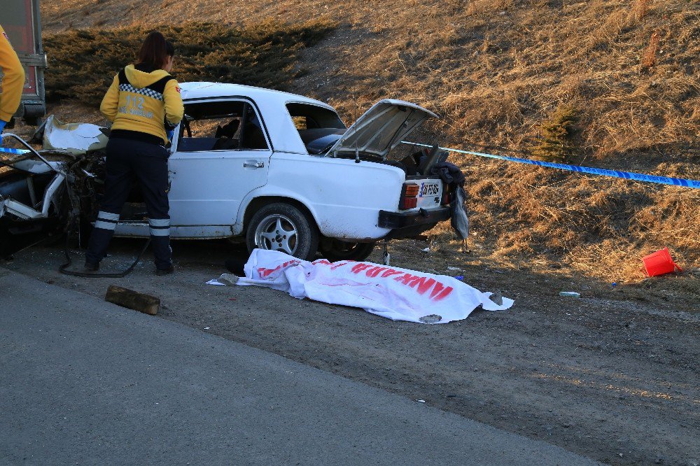 Ankara’da Otomobil, Tıra Arkadan Çarptı: 1 Ölü, 2 Ağır Yaralı
