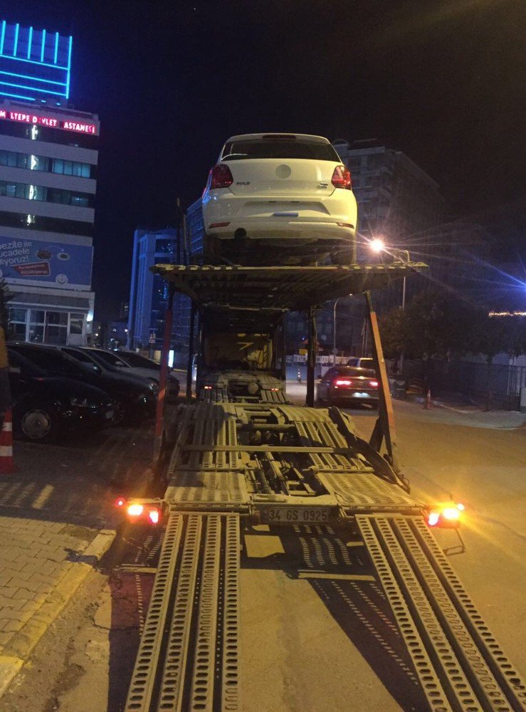 Tır Üzerinde Bayiye Getirilen Sıfır Otomobilin Çalınma Anı Kamerada