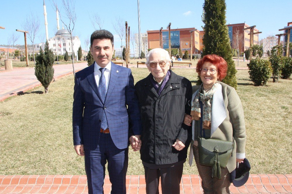 Devlet Sanatçısı Prof. Dr. Alaeddin Yavaşça, 7 Aralık Üniversitesini Ziyaret Etti