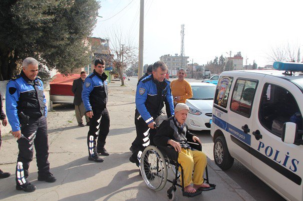 Toplum Destekli Polislerden Yaşlı Adama Yardım Eli