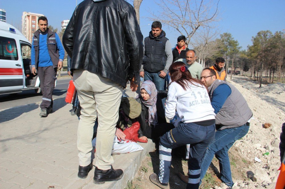 Takla Atan Otomobilin Bayan Sürücüsü Yaralandı