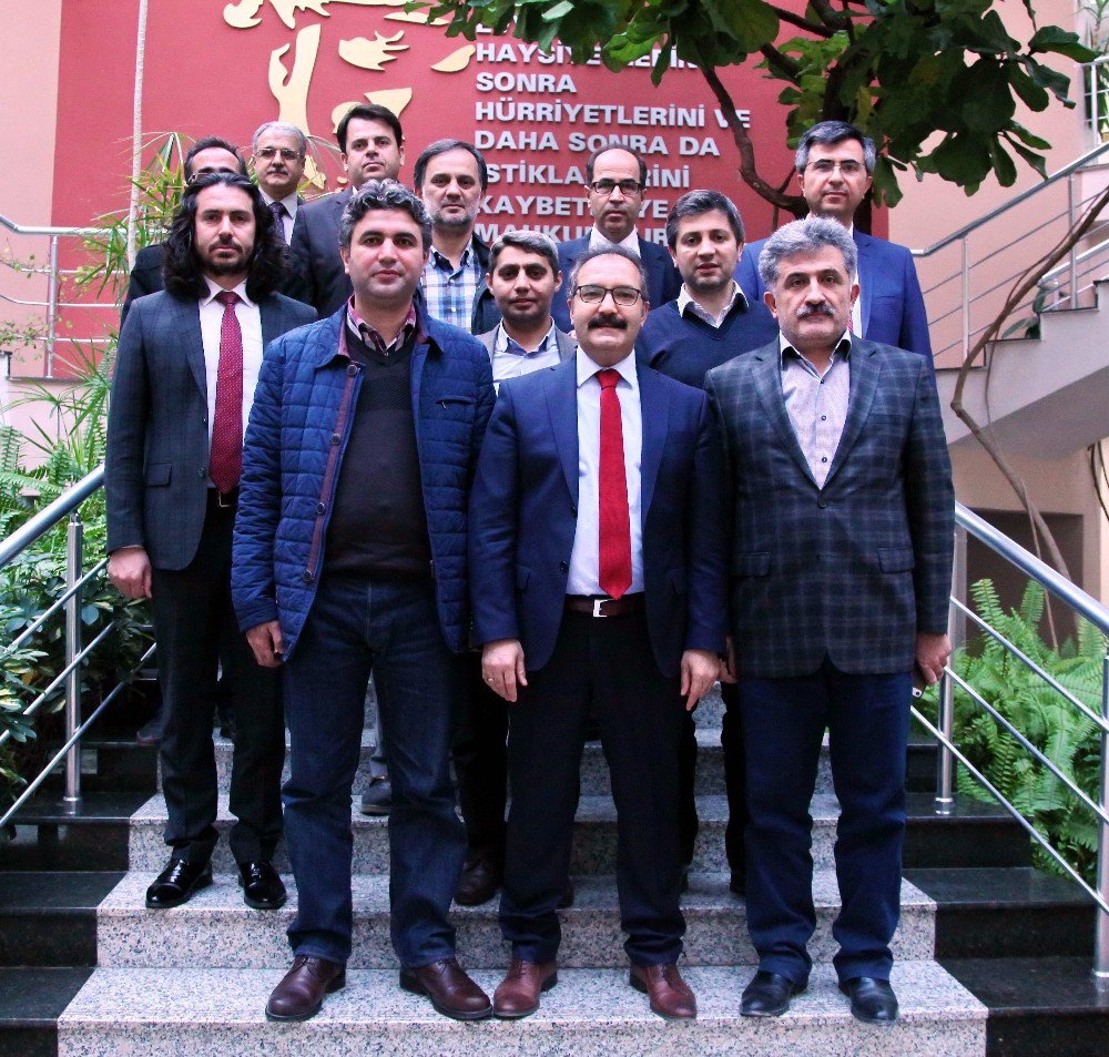 Suriyeli Öğrencilerin Ders Kitaplarını Gaziantep Üniversitesi Akademisyenleri Yazacak