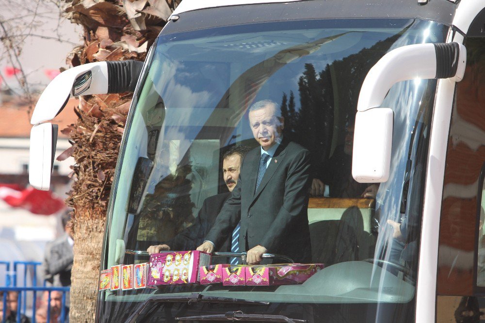 Cumhurbaşkanı Erdoğan Cuma Namazını Manisa’da Kıldı